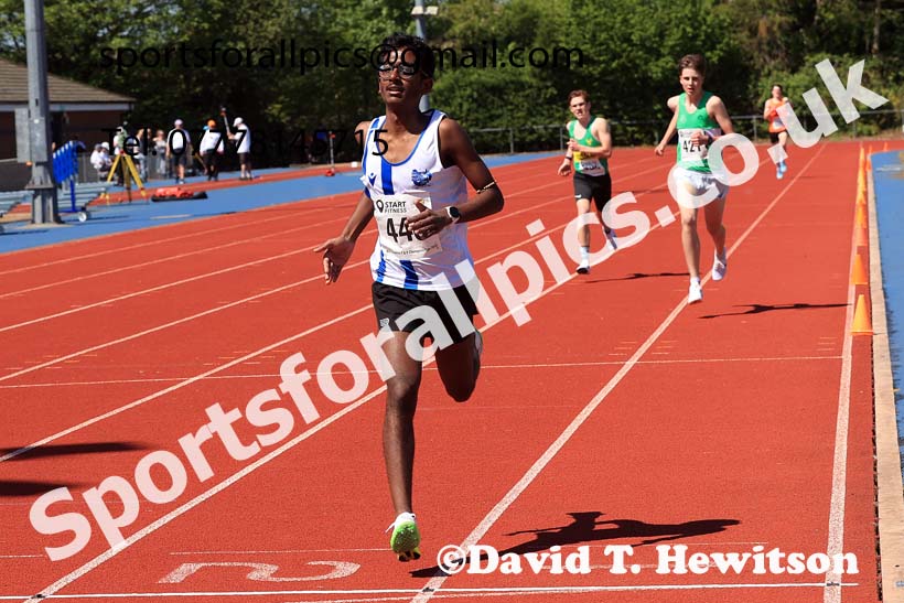 Mens under-17s 1500 metres 2025 North Eastern Track and Field Champs., Shildon, County Durham. Photo: David T. Hewitson/Sports for All Pics